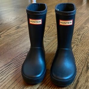Navy Hunter boots, US 8 toddler, EU 24